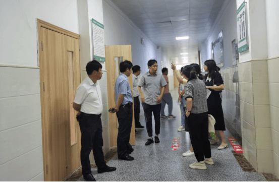 我院开展开学首日教学检查工作435.png