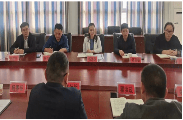学院党委副书记杨海英定点帮扶村调研428.png